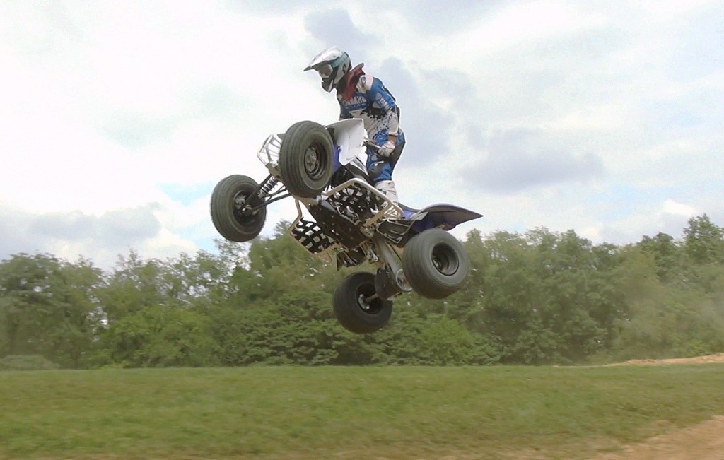 yfz450r_gytr_budget_racer_project_jump_triple_2