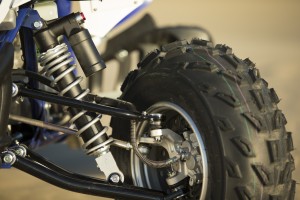 2015_yamaha_raptor_700r_first_look_suspension_tire