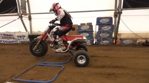 hi-run_turf_saver_tire_test_holeshot